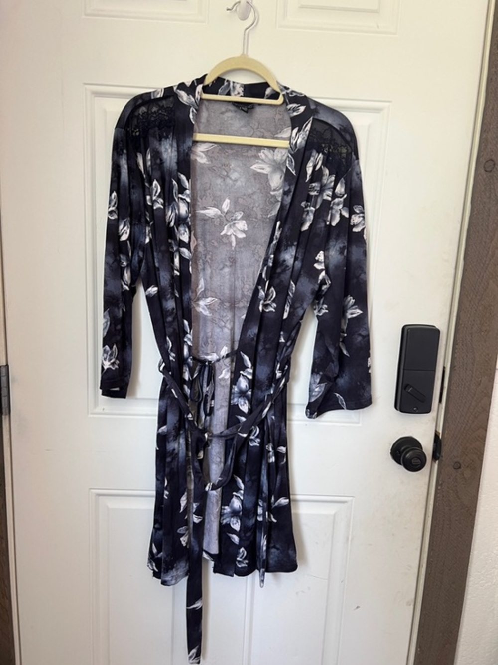 Tahari Blue & White Floral Satin Tie-Waist Robe
